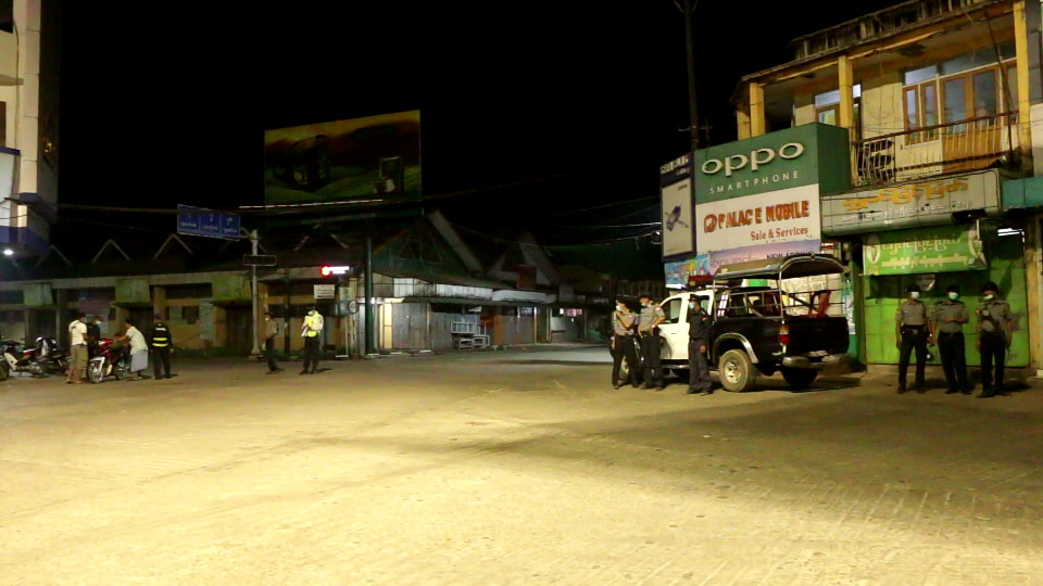 ရန်ကုန်တိုင်းနှင့် ဧရာဝတီတိုင်းအတွင်းက မြို့နယ်များတွင်  ညမထွက်ရအမိန့် ၂ လ တိုးမြှင့်
