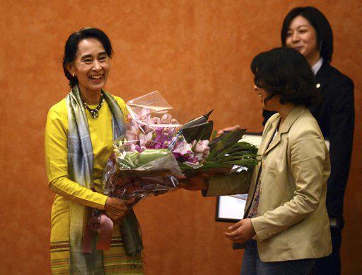 ေဒၚေအာင္ဆန္းစုၾကည္ တိုက်ဳိတကၠသိုလ္ ျမင္ကြင္း