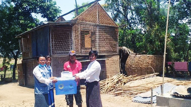 မကွေးတိုင်းရှိ မြို့နယ် ၂ ခုမှ လေဘေးသင့်ပြည်သူများကို ထောက်ပံ့ရေးပစ္စည်းများ ပေးအပ် 
