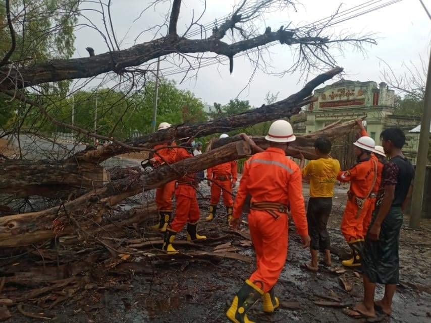 ဆိပ်ဖြူတွင် ၂ ရက်အတွင်း လေပြင်းကြောင့် နေအိမ်အဆောက်အဦ ၄၂ လုံး အမိုးလန်ပျက်စီး