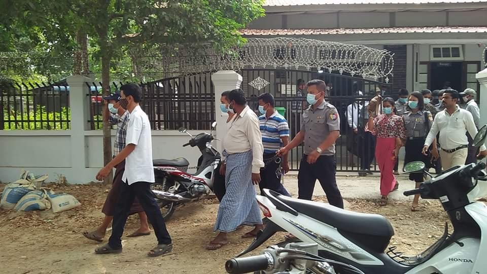 ဒေသန္တရအမိန့် ချိုးဖောက်မှုဖြင့် မှုခင်းသတင်းထောက် ၃ ဦးအပါအဝင် ၇ ဦးကို ထောင်ဒဏ်ချမှတ် 