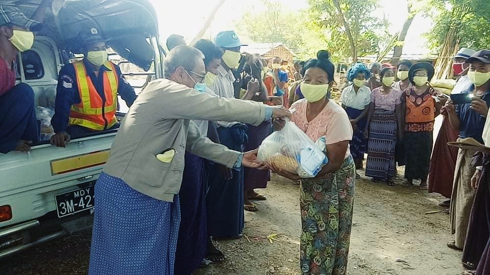 မကွေးမြို့တွင် ဝင်ငွေနည်း မိသားစု ၆၀၀ ကျော်ကို  စားသောက်ကုန်များလှူဒါန်း