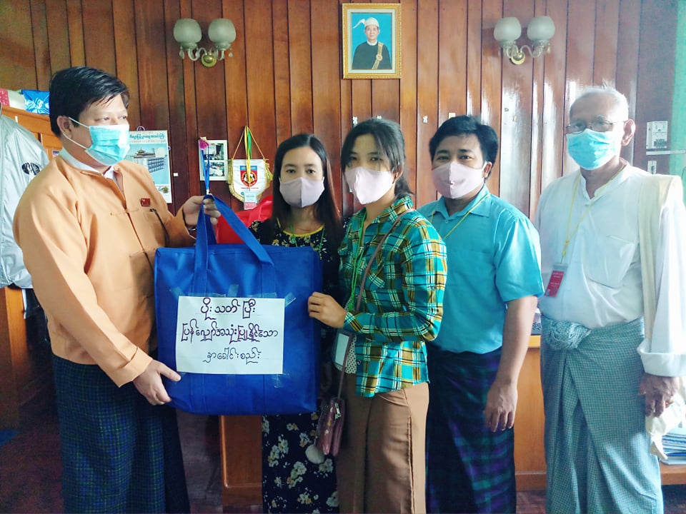 ရွှေပြည်သာစက်ရုံလုပ်သားများ နှာခေါင်းစည်း Mask များ ချုပ်လုပ်လှူဒါန်း