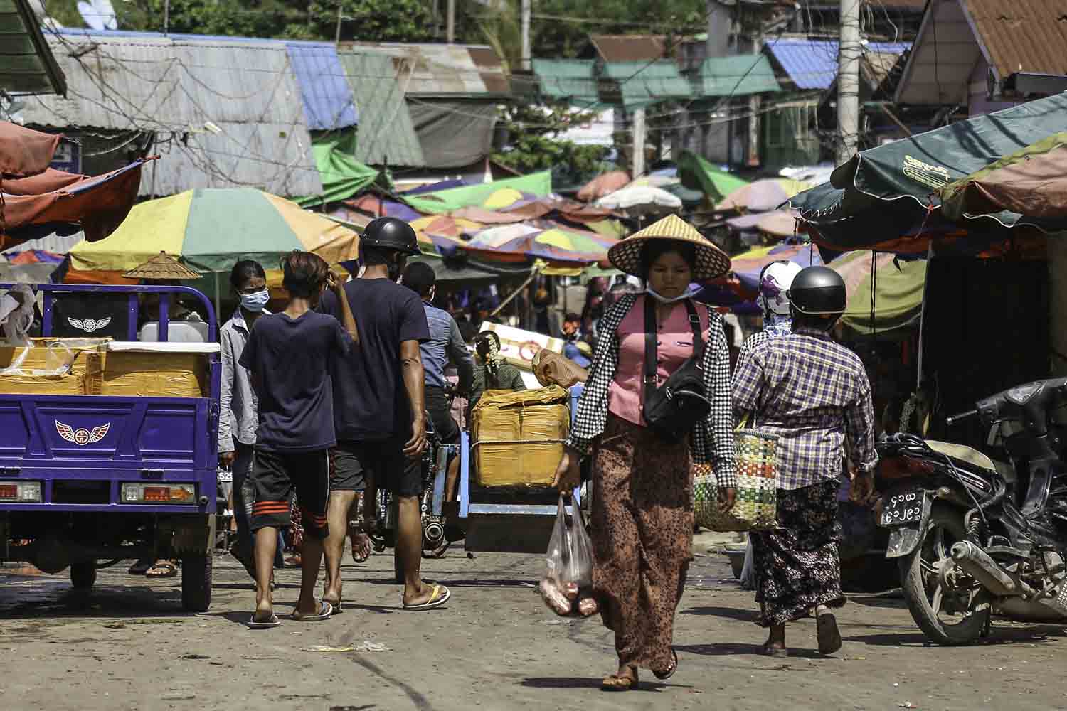 မန္တလေးမြို့ အထင်ကရနေရာအချို့တွင် လူသွားလူလာ ပြန်စည်ကား (ဓာတ်ပုံ)