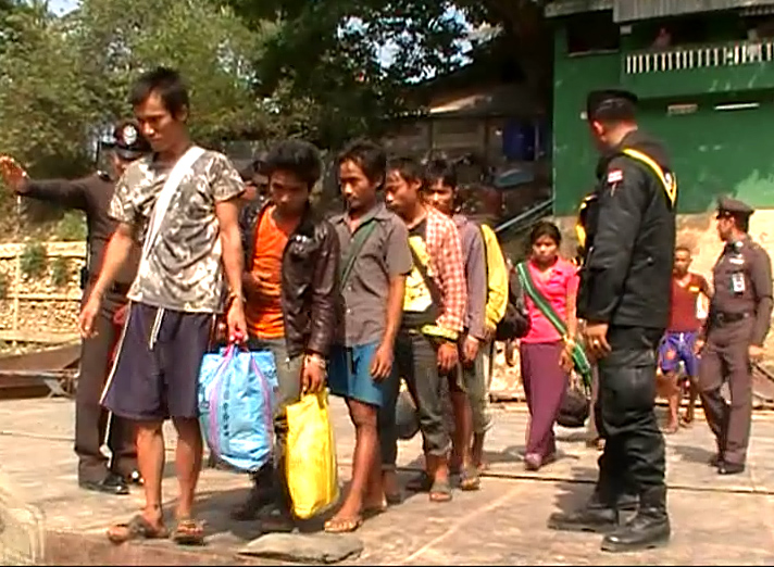 ၁ နွစ္အတြင္း တရားမ၀င္ ျမန္မာအလုပ္သမား ၂ သိန္းခန့္ ျပန္ပုိ့ခံရ
