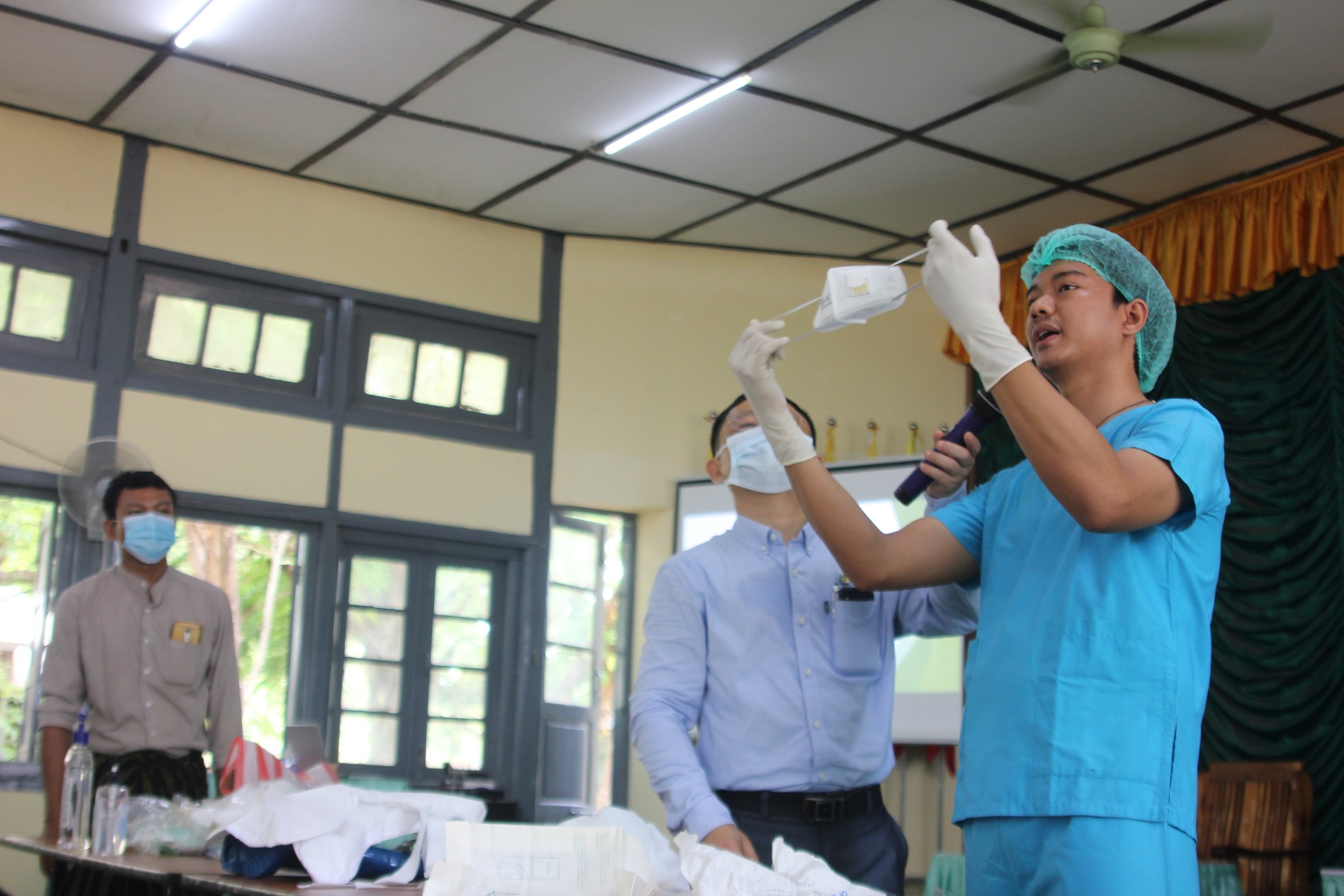 ရေးမြို့နယ်တွင် လူနာများအား ဆေးရုံသို့ပို့ဆောင်ပေးမည့် စေတနာ့ဝန်ထမ်းများကို သင်တန်းပို့ချ