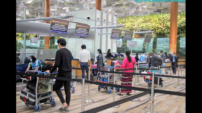 စင်ကာပူတွင် ပိတ်မိနေသည့် မြန်မာနိုင်ငံသား ၁၄၄ ဦးကို အစိုးရက လေယာဉ်ဖြင့် ပြန်ခေါ်ယူ 