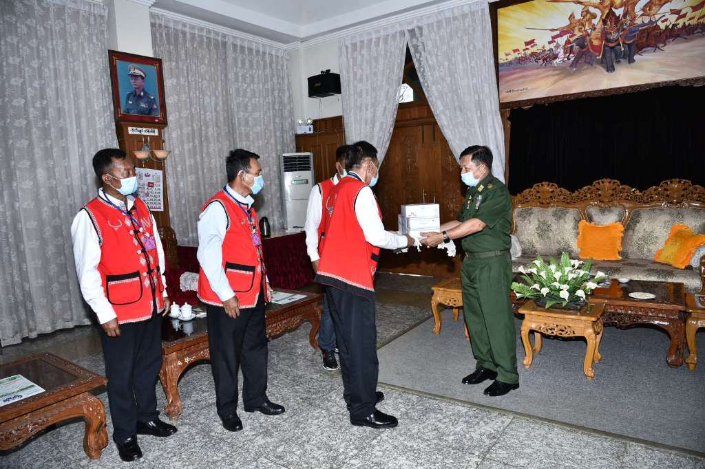 ‘ဝ’နှင့် မိုင်းလားတပ်ဖွဲ့တို့ကို ကာချုပ်တွေ့ဆုံ၊ မိမိတိုင်းပြည်ကို အားကိုးစိတ် မွေးရန်တိုက်တွန်း