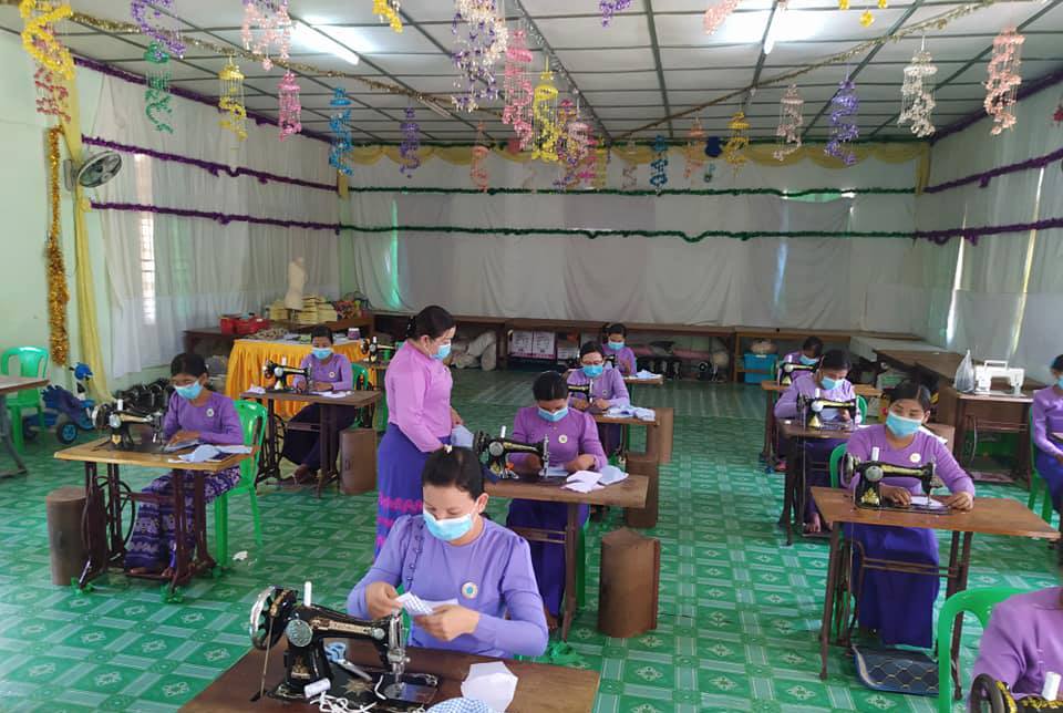 ရေးမြို့နယ် မိခင်နှင့်ကလေးစောင့်ရှောက်ရေးအသင်း ကိုယ်တိုင်ချုပ် Mask များ ဈေးများတွင် အခမဲ့ဖြန့်ဝေ