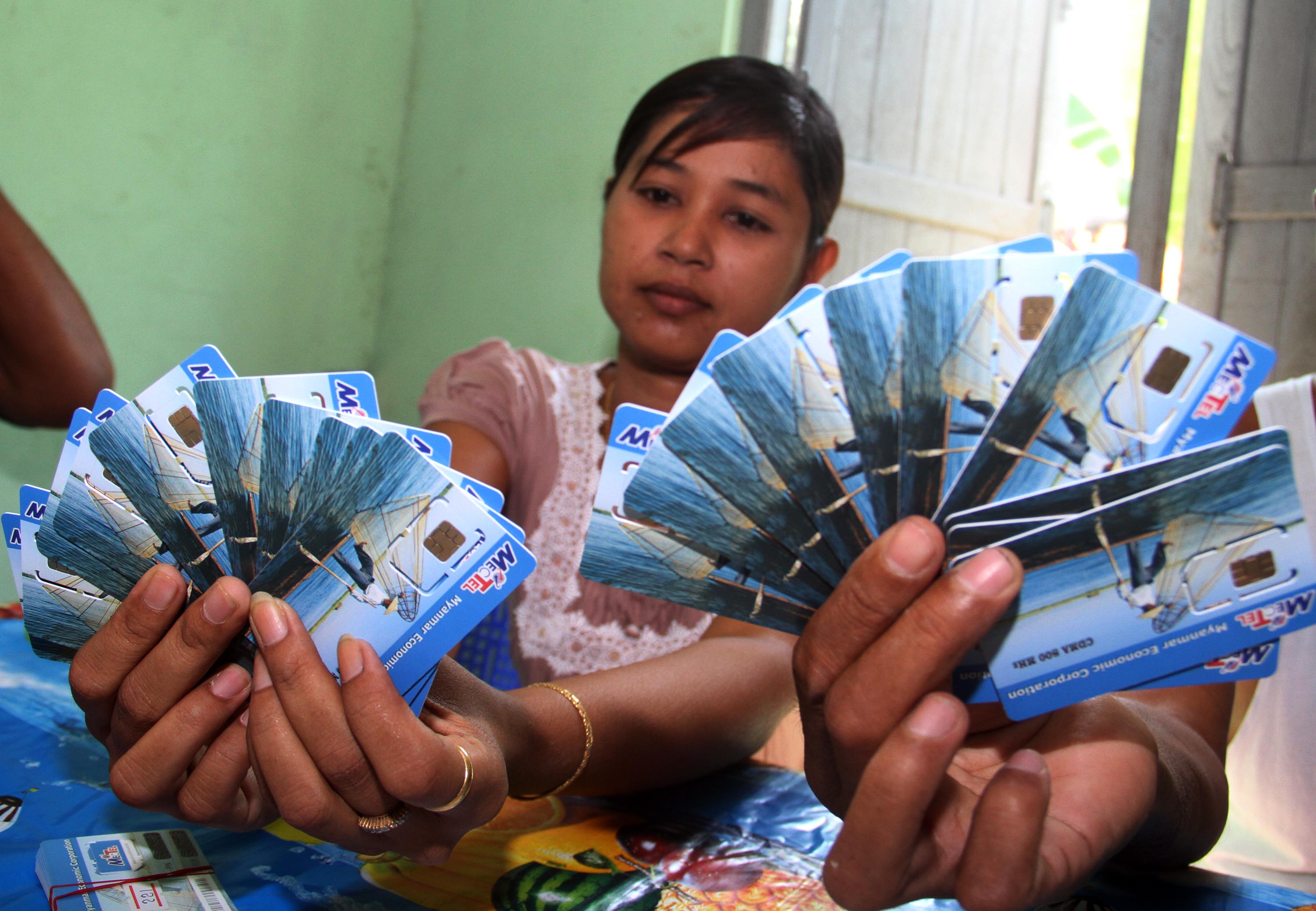 တန္ဖိုးနည္း ၁၅၀၀ တန္ ဖုန္းကတ္မ်ား ထုတ္ေပး (ဓာတ္ပုံ)