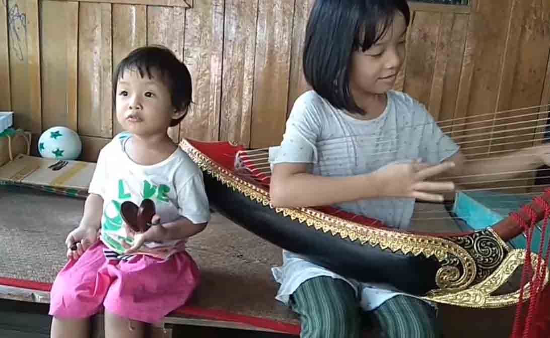 ရတနာပုံသီချင်းဖြင့် စောင်းအစွမ်းပြ တီးခတ်သီဆိုနိုင်သူ ပါရမီရှင် ကလေးငယ် ၂ ဦး(ရုပ်သံ)