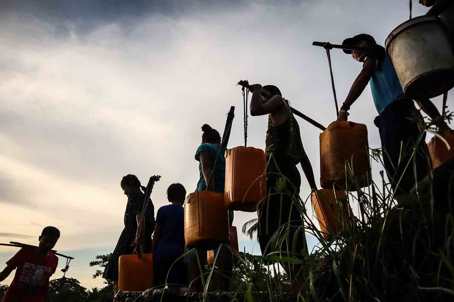 ဒလမြို့နယ်တွင် ရေခမ်းခြောက်မှုကြောင့် ကိုယ်ထူကိုယ်ထ ရေကန်တူး