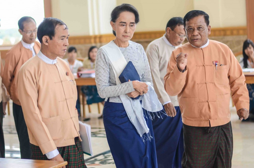 “ကိုယ့်ဘ၀ကိုယ်ပြင်၊ ရင်ဆိုင်ရုန်းကန်”