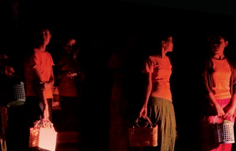 ကိုဗစ်နဲ့ ဝမ်းရေးကြားက စက်ရုံအလုပ်သမများ