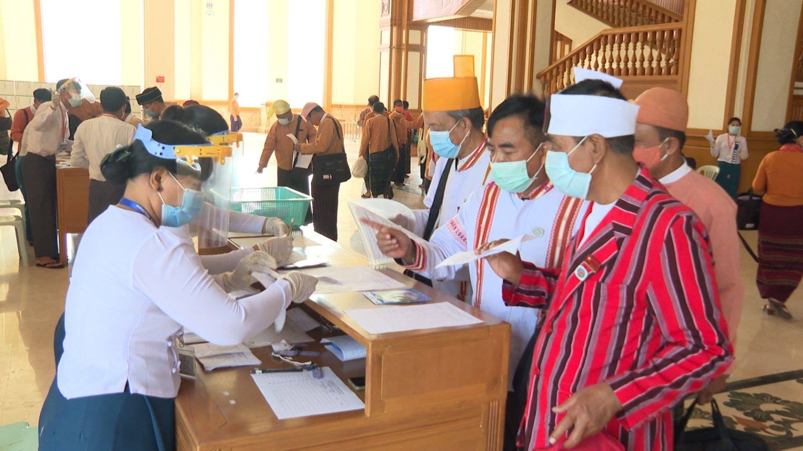 လွှတ်တော်ဥက္ကဋ္ဌ အပါအဝင် လွှတ်တော်အမတ်များ Mask တပ်ပြီး လွှတ်တော်တက် 