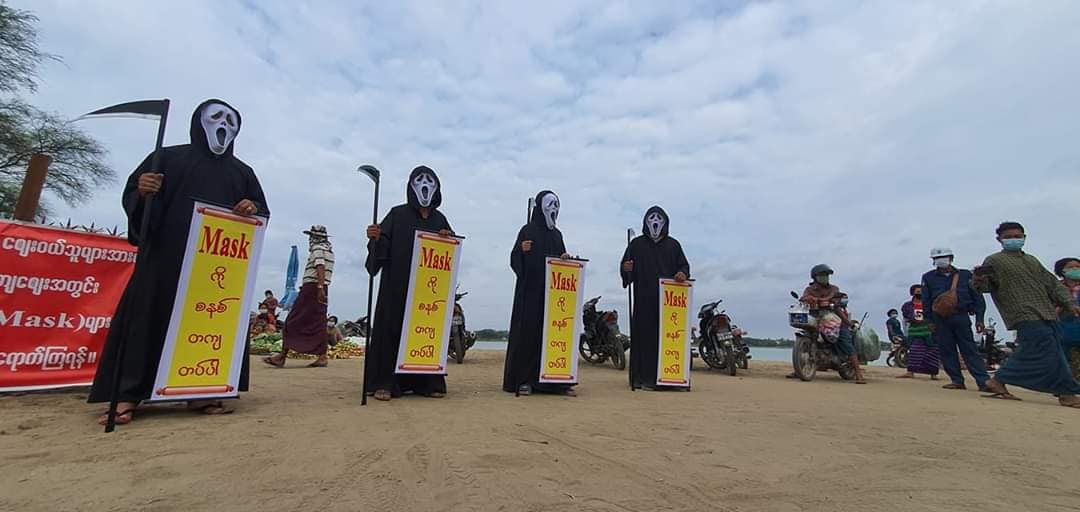 မုံရွာတွင် သေမင်းဝတ်စုံများဝတ်ဆင်ကာ Mask Campaign ပြုလုပ်