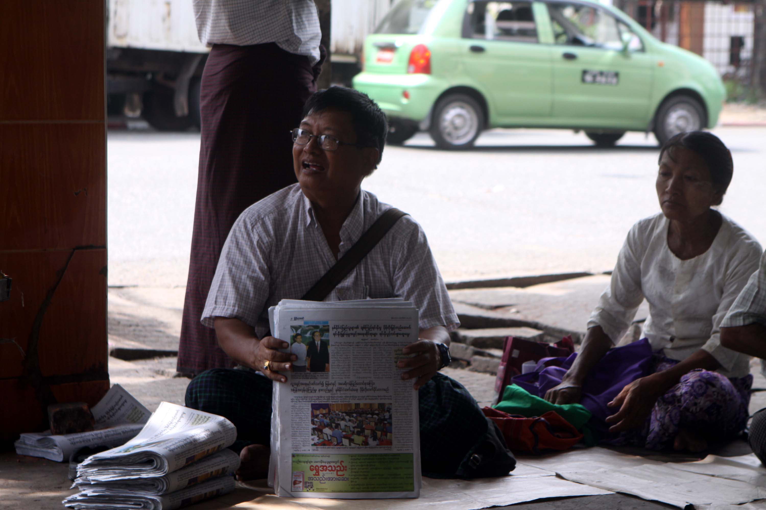 ပုဂၢလိက သတင္းစာ ၁၀ ေစာင္ ထပ္မံထုတ္ေ၀ခြင့္ျပု