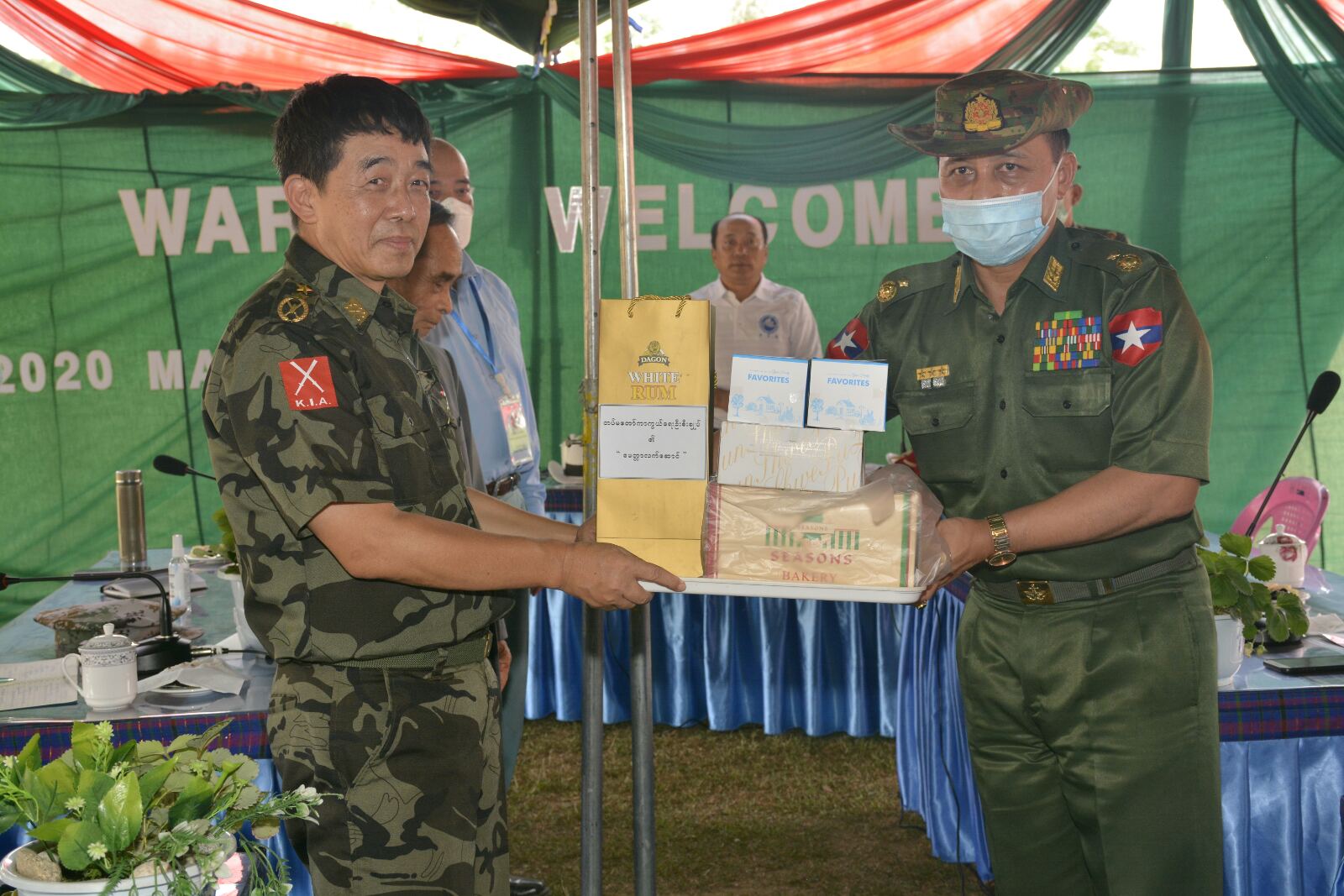 KIA နှင့် UWSA အတွက် တပ်မတော်က ဆေးစ္စည်းများလှူဒါန်း၊ ‘ဝ’ဒေသသို့လာရောက်ရန် ကာချုပ်ကို  ဖိတ်ခေါ်   