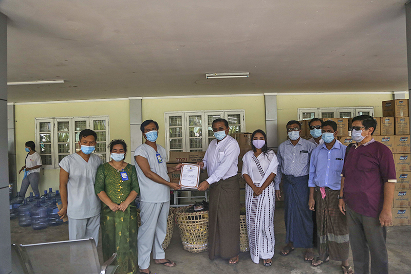 အီးဒ်နေ့အထိမ်းအမှတ် Quarantine Center များသို့ စမိုင်ဘူးများ သွားရောက်လှူဒါန်း (ဓာတ်ပုံ)