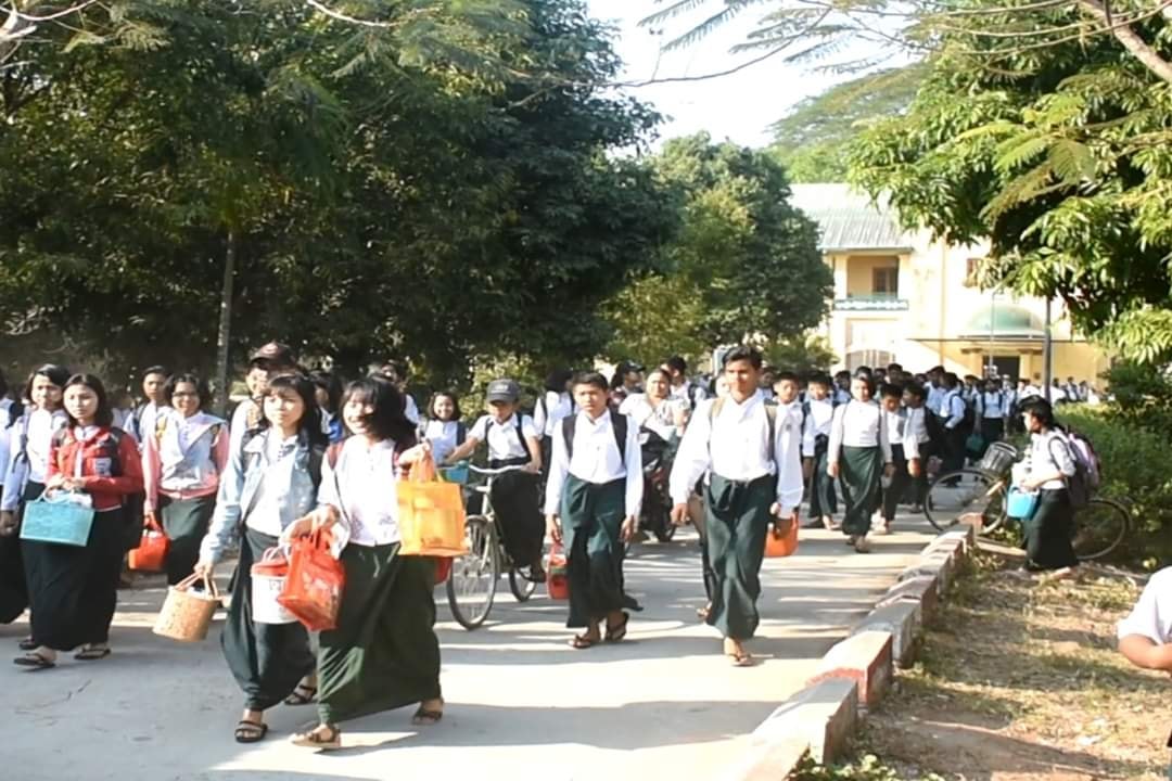 ဇူလိုင်လအတွင်း အထက်တန်းအဆင့်ကျောင်းများ အရင် ဦးစားပေးဖွင့်လှစ်မည်ဟု ဝန်ကြီးပြော