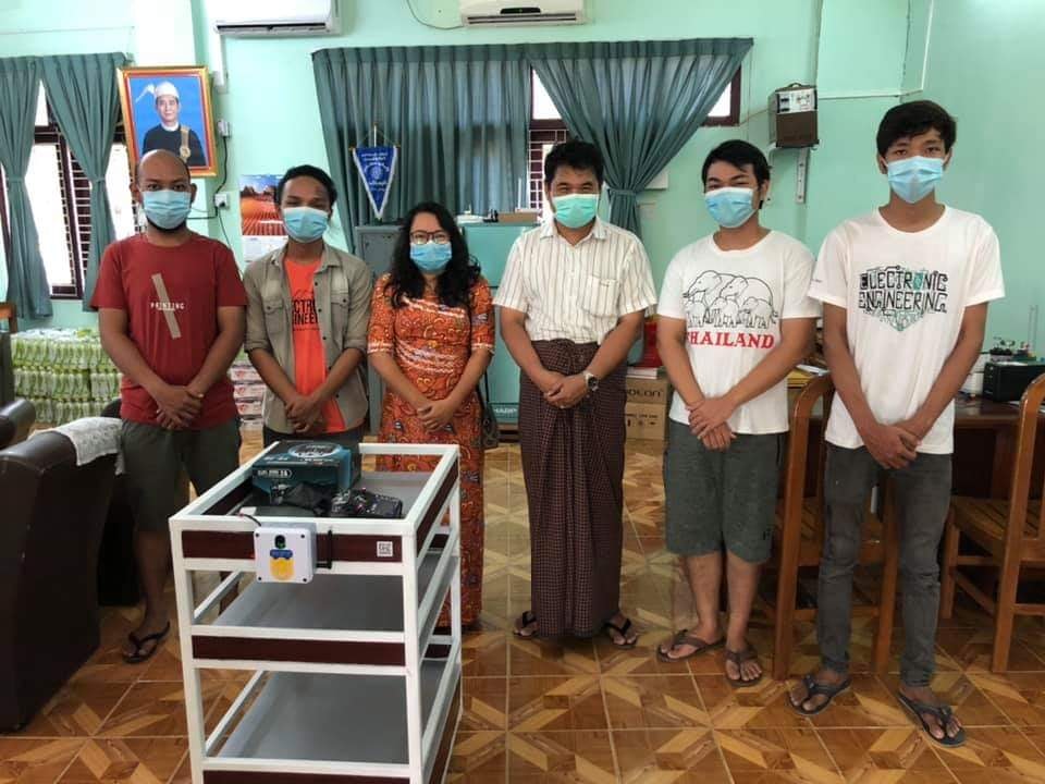 ပုသိမ်နည်းပညာတက္ကသိုလ်ကျောင်းသားများ စက်ရုပ်တွန်းလှည်း လှူဒါန်း