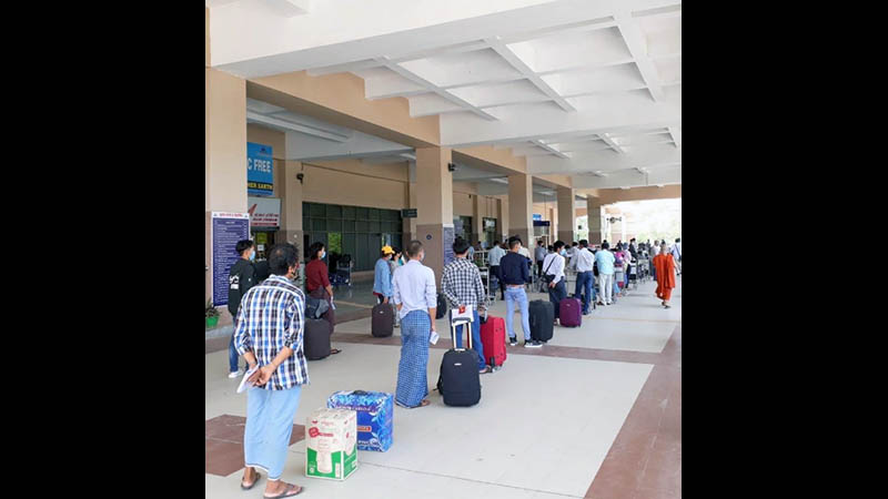 အိန္ဒိယတွင် ပိတ်မိနေသည့် မြန်မာနိုင်ငံသား ၈၀ ဦး ကယ်ဆယ်ရေးလေယာဉ်ဖြင့် ရန်ကုန်ပြန်ရောက်