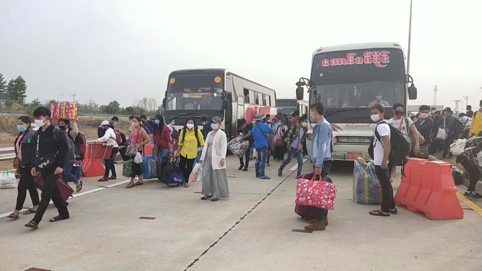 ကြိုဆိုရေးယာဉ် စီစဉ်မပေးသည့် ပြည်နယ်နှင့်တိုင်းအသီးသီးက နေရပ်ပြန်များ ယာဉ်စီးခပေးရမည်