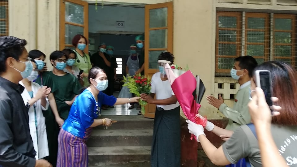 စစ်ကိုင်းမြို့က ကိုဗစ်-၁၉ အတည်ပြုလူနာ ရောဂါပျောက်ကင်းပြီး ဆေးရုံမှဆင်း