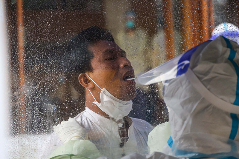 ရန်ကုန်တိုင်း လွှတ်တော်ကိုယ်စားလှယ် ၈၀ ကျော်၏ ဓာတ်ခွဲနမူနာ စစ်ဆေး (ဓာတ်ပုံ)