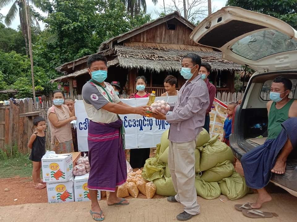 ဖာပွန်မြို့နယ်ရှိ  အိမ်ထောင်စု ၄၅၀ ကျော်အတွက်  မီးဖိုချောင်သုံးပစ္စည်းများ လှူဒါန်း