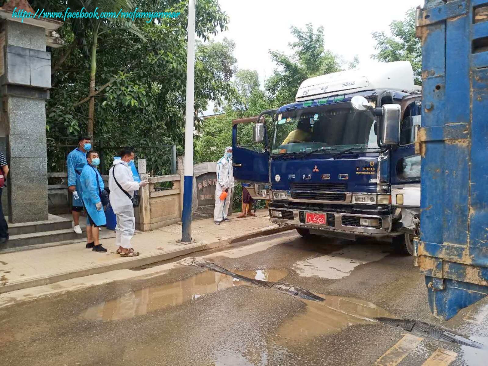 ချင်းရွှေဟော်နယ်စပ်တွင် ကုန်စည်များ ပြန်ပို့နေပြီ 