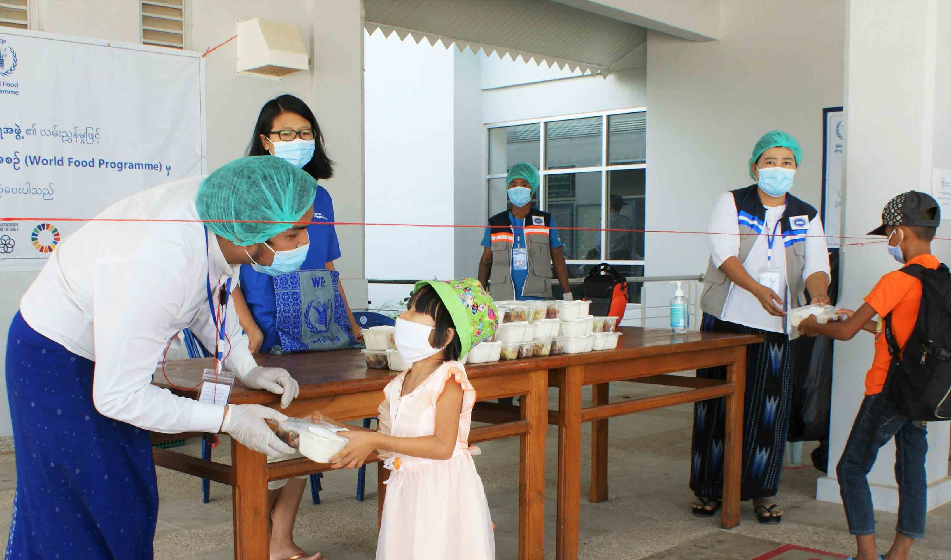 နေရပ်ပြန် မြန်မာရွှေ့ပြောင်းအလုပ်သမားများကို WFP က စားနပ်ရိက္ခာ ထောက်ပံ့