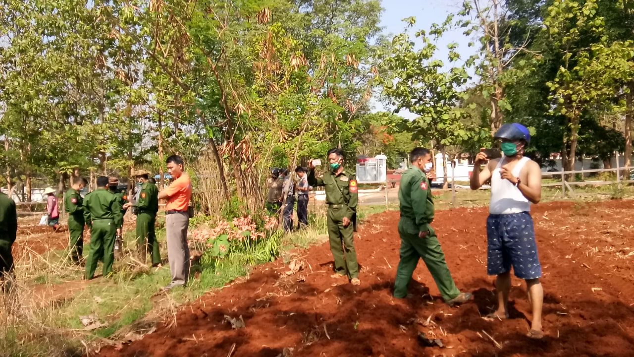 ဆီဆိုင်မြို့နယ် တပ်သိမ်းမြေကိစ္စ တိုင်းမှူးနှင့် တောင်သူများ တွေ့ဆုံညှိနှိုင်း