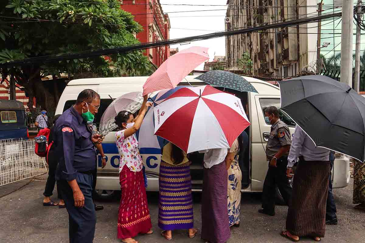 ရန်ကုန်တိုင်း ဥပဒေအရာရှိဟောင်း ဦးဟန်ထူးကို အဂတိလိုက်စားမှုဖြင့် ရုံးထုတ်စစ်ဆေး (ဓာတ်ပုံ)