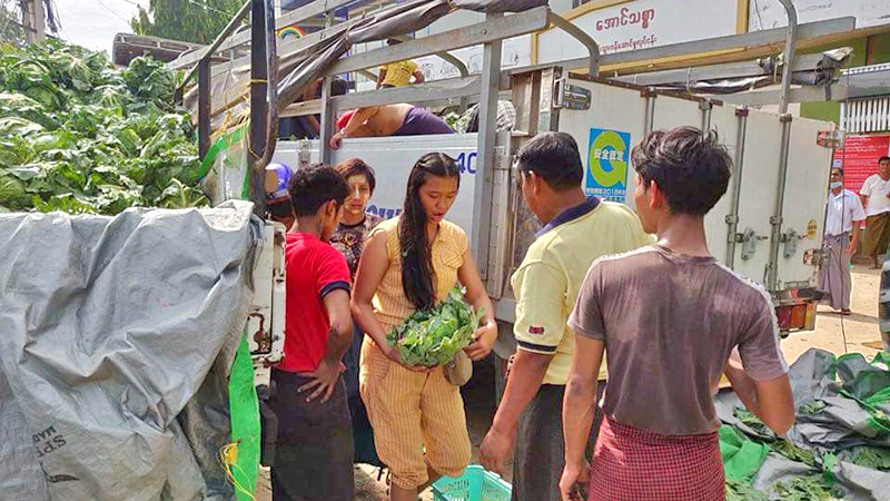 မကွေးတိုင်းတွင် ပြည်သူမှပြည်သူသို့ မျှဝေခြင်း အစီအစဉ်ဖြင့် ဂေါ်ဖီထုပ်များ အခမဲ့ဖြန့်ဝေ