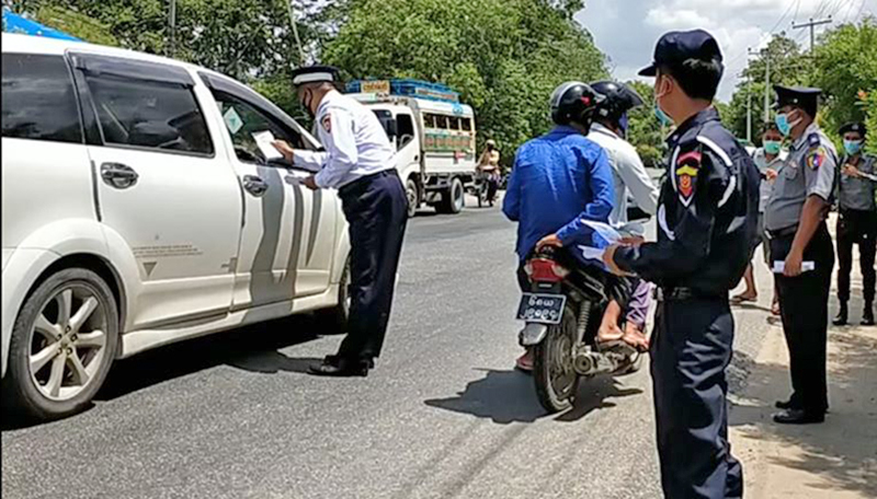 ဝမ်းတွင်းတွင် မော်တော်ယာဉ်ဥပဒေအသစ် အသိပညာပေး လက်ကမ်းစာစောင်များ ဖြန့်ဝေ
