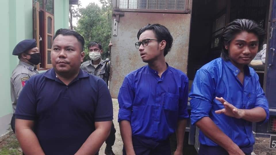 ဒေါင်းတို့မျိုးဆက်သံချပ်အဖွဲ့ဝင် ၃ ဦးကို မအူပင်တရားရုံးက ထောင်ဒဏ် ၁ နှစ်စီ ထပ်မံချမှတ်
