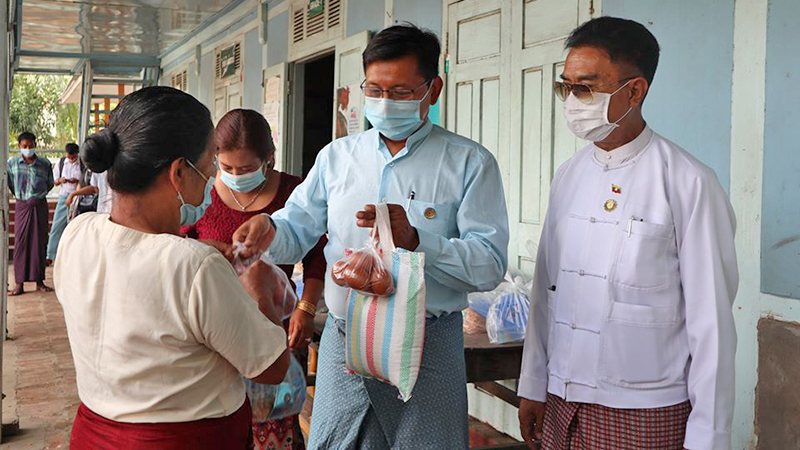 မန္တလေးခရိုင်အတွင်း ကျပ် ၇၀၀၀ ကျော်တန်ဖိုးရှိ စားကုန်များကို ၂၀၀၀ ကျပ်ဖြင့် ရောင်းချပေး