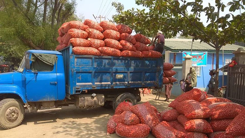 ကိုဗစ်-၁၉ ကြောင့် ပိတ်ထားသည့် ဆိပ်ဖြူမြို့ကြက်သွန်နီကုန်စည်ဒိုင် ပြန်ဖွင့်