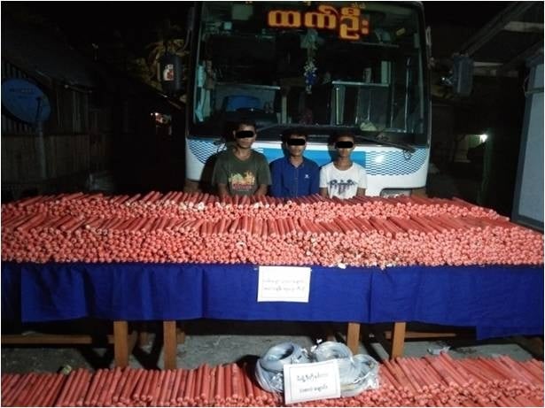 ပုသိမ်ကြီးမြို့နယ်၌ ဒီတိုနေတာနှင့် မူးယစ်ဆေးဝါး သယ်ဆောင်လာသူများကို ဖမ်းဆီးရမိ