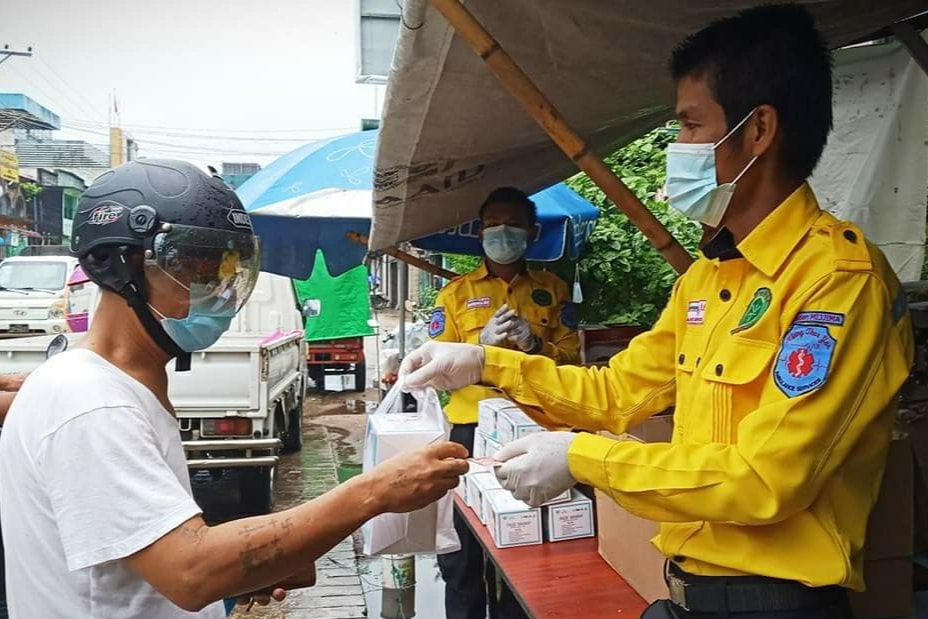 ပုသိမ်တွင် လူတိုင်း Mask တပ်နိုင်ရန် တစ်ခုကို ကျပ် ၅၀ နှုန်းဖြင့် အခုရေ ၅ သိန်းရောင်းချပေး