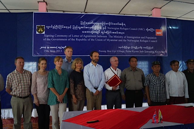 ကရင္ျပည္နယ္ ပုိင္က်ဳံျမို့ ေဒသခံ ၃၀၀ ကုိ မွတ္ပုံတင္ထုတ္ေပး