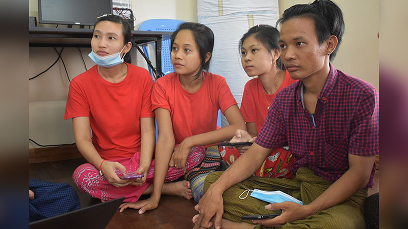 ဟွာပိုတိုင်းမ်စက်ရုံက အလုပ်သမား ၂၆ ဦးအား အလုပ်ပြန်ခန့်ပေးရန် သုံးပွင့်ဆိုင်ဆွေးနွေး