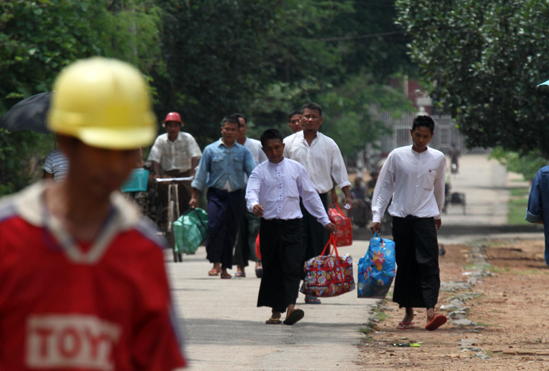 အင္းစိန္ေထာင္မွ နိုင္ငံေရး အက်ဥ္းသားမ်ားလြတ္ေျမာက္လာသည့္ ျမင္ကြင္း