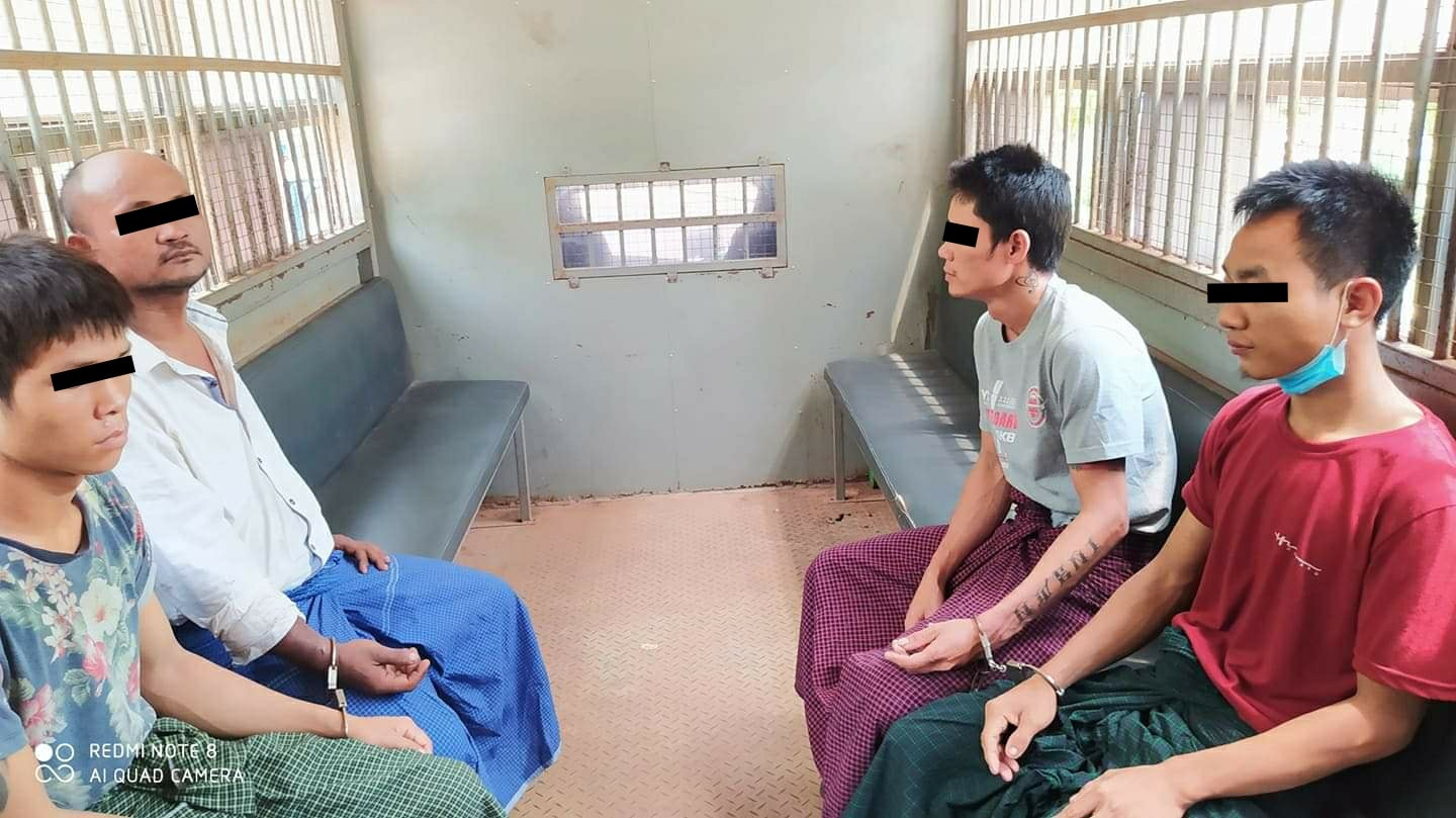 အထောက်အထားမဲ့ ဘင်္ဂါလီများအား ခေါ်ဆောင်လာသူ  ၄ ဦးကို အိမ်မဲတွင် ဖမ်းမိ