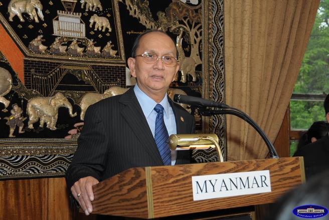 အေမရိကန္ေရာက္ ျမန္မာနုိင္ငံသားမ်ား ျပန္လာရန္ သမၼတ ဖိတ္ေခၚ