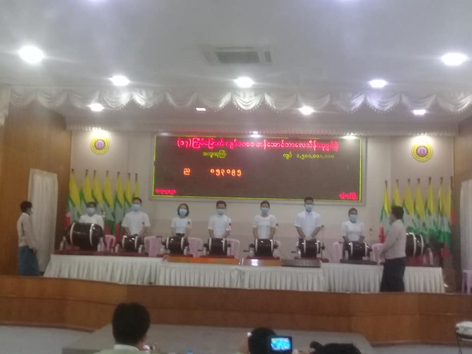 (၁၇) ကြိမ်မြောက်အောင်ဘာလေထီ ကျပ်သိန်းတစ်သောင်းခွဲဆုကို ည-၈၅၃၀၉၅ နံပါတ် ဆွတ်ခူး 