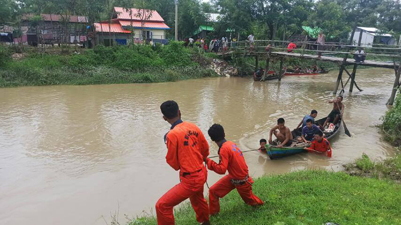 ညောင်ဝိုင်းတံတားပေါ်မှ ပါဒဝချောင်းအတွင်း အမျိုးသမီး ၁ ဦး ခုန်ချ (ဓာတ်ပုံ)