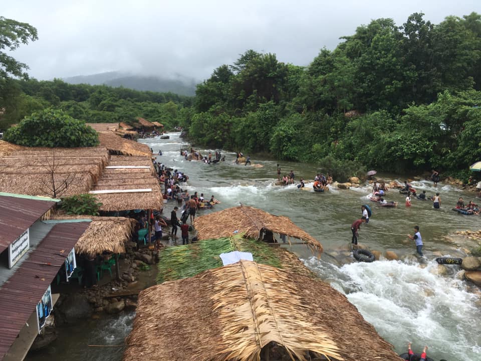မွန်ပြည်နယ် ရေတံခွန်နှင့်အပန်းဖြေစခန်းများတွင် နေ့စဉ်လည်ပတ်သူ ထောင်ချီရှိ၊ အစိုးရ ထိန်းချုပ်ရန်လို