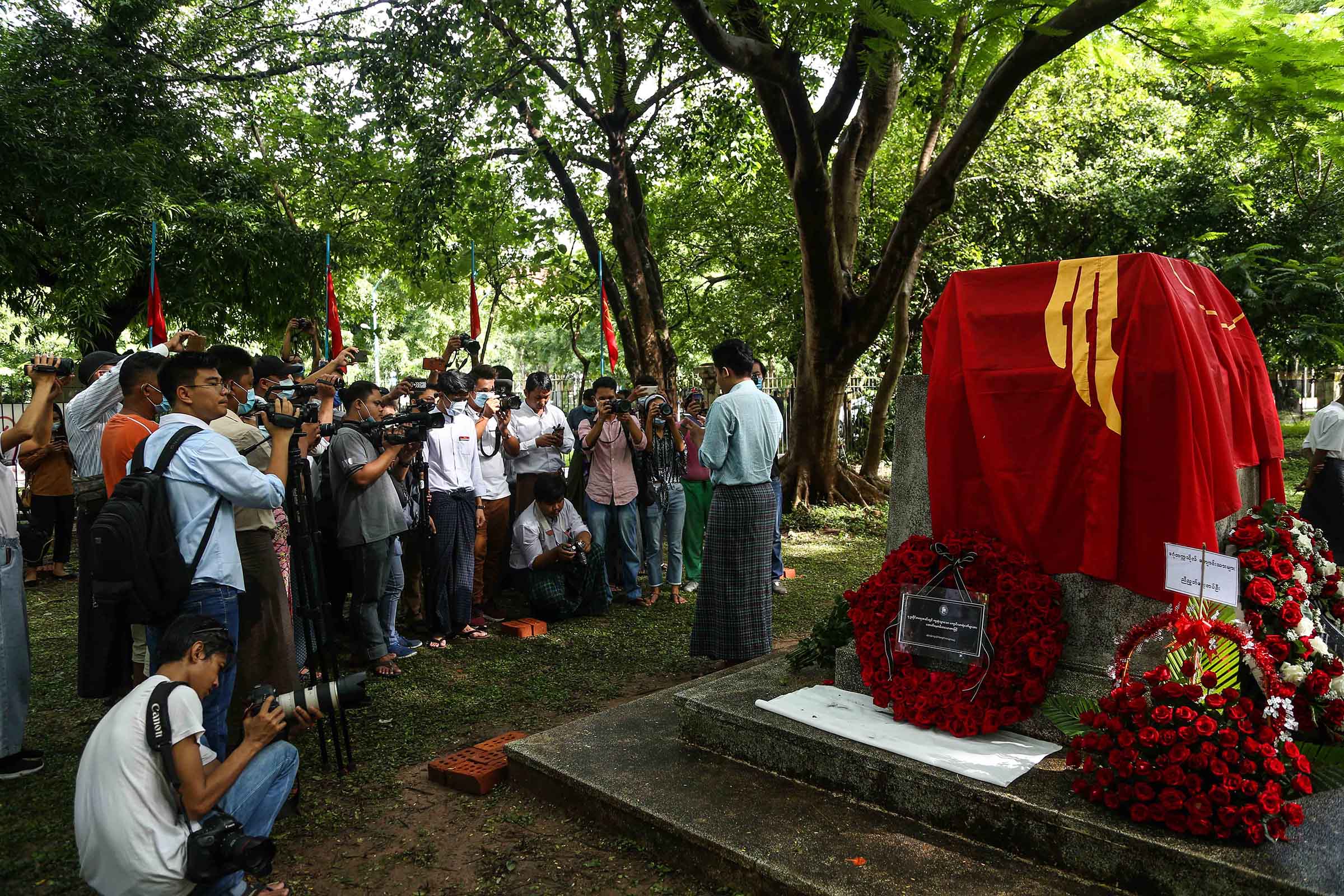 ၅၈ နှစ်ပြည့် ဆဲဗင်း ဇူလိုင် အောက်မေ့ဖွယ်အခမ်းအနား ရန်ကုန်တက္ကသိုလ်တွင် ကျင်းပ (ဓာတ်ပုံ)